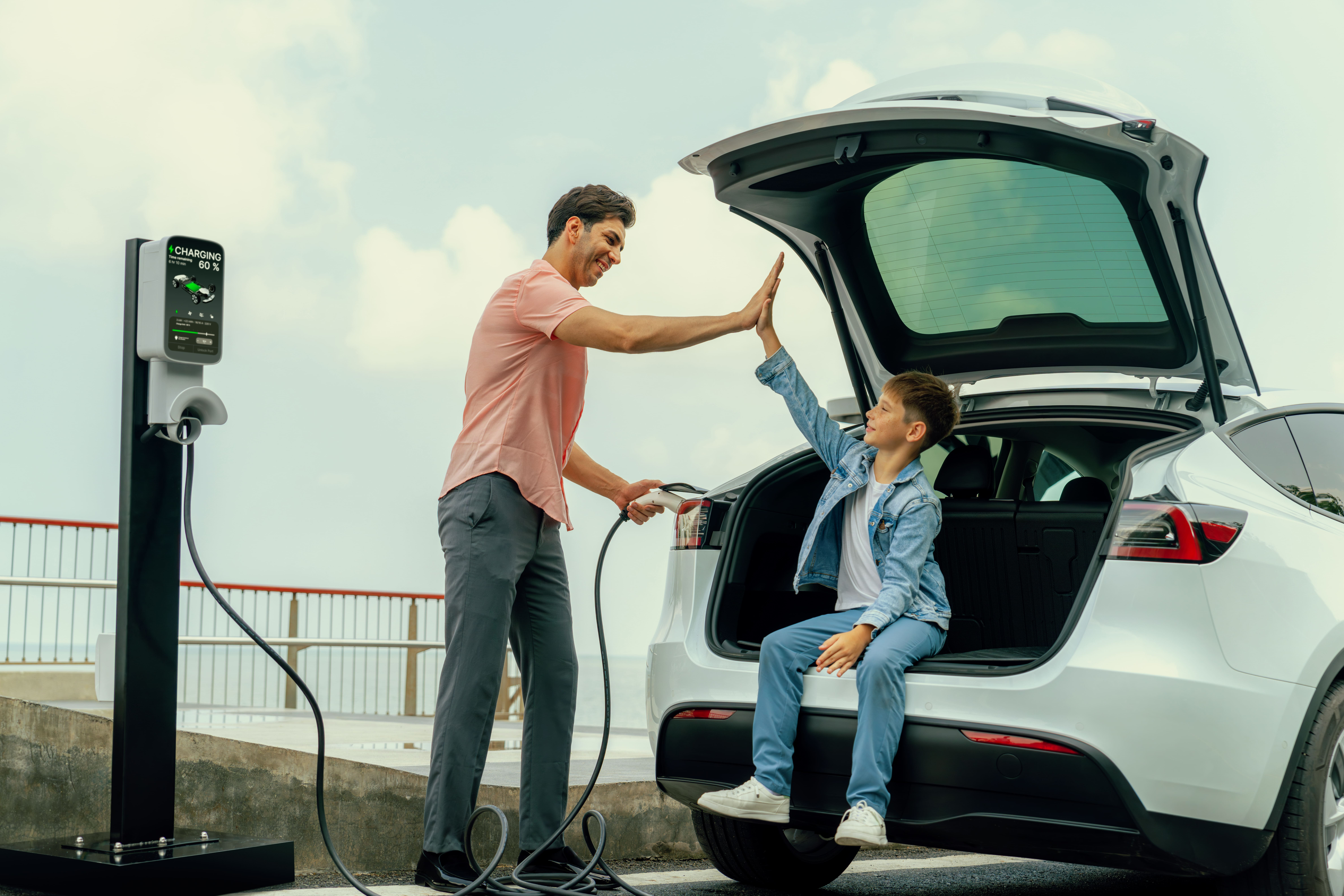 EV Price War Intensifies: Discounts Up to ₹4 Lakh on Mass-Market Models