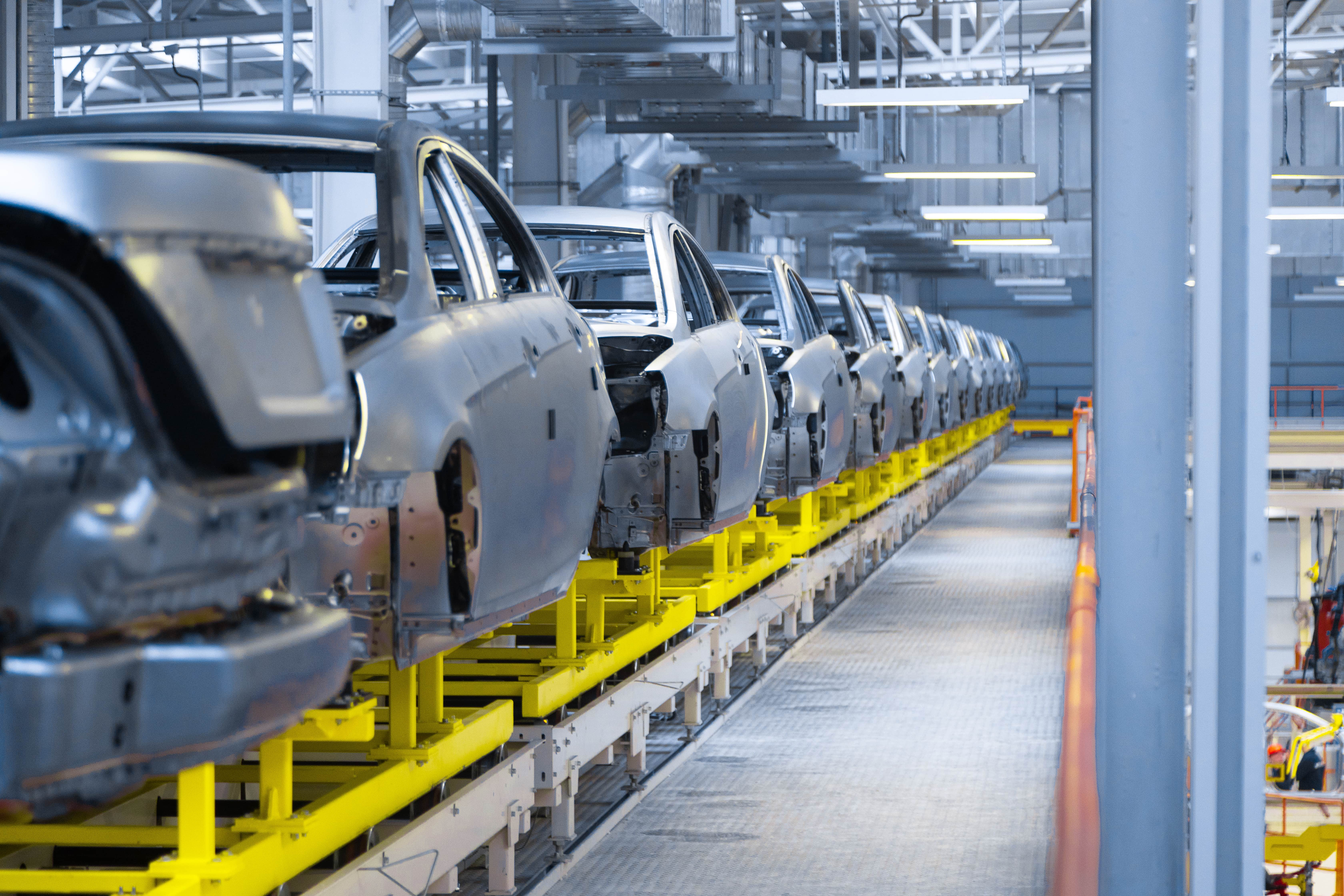 Clean mobility crossroads: Why states side with EVs over hybrids